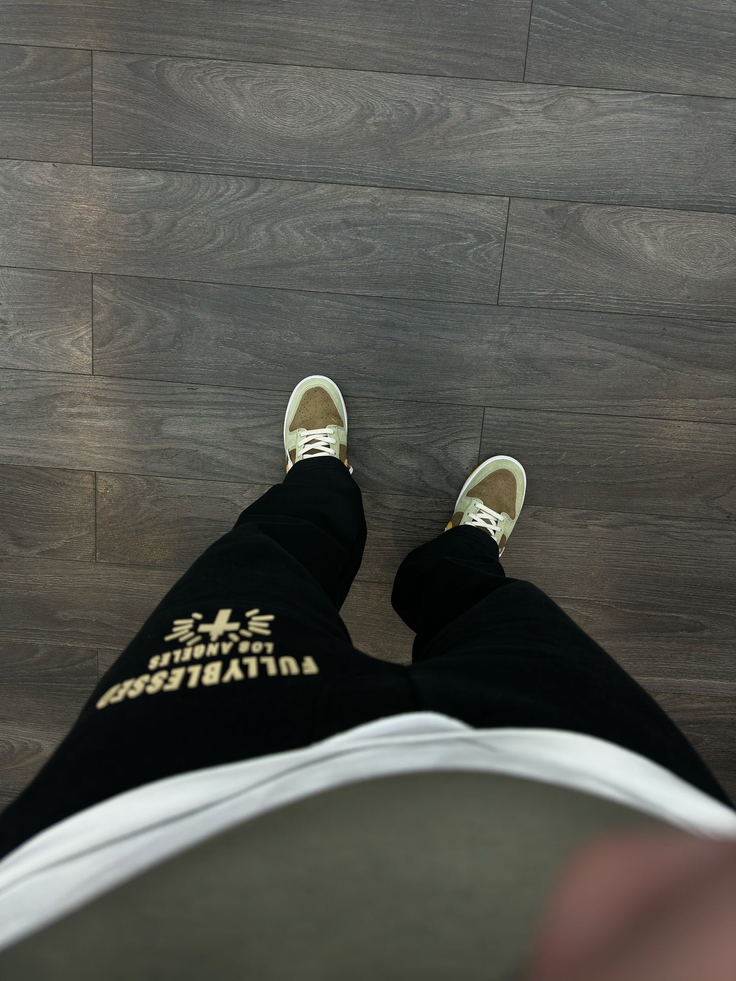 Signature Straight Leg Sweatpants - Black