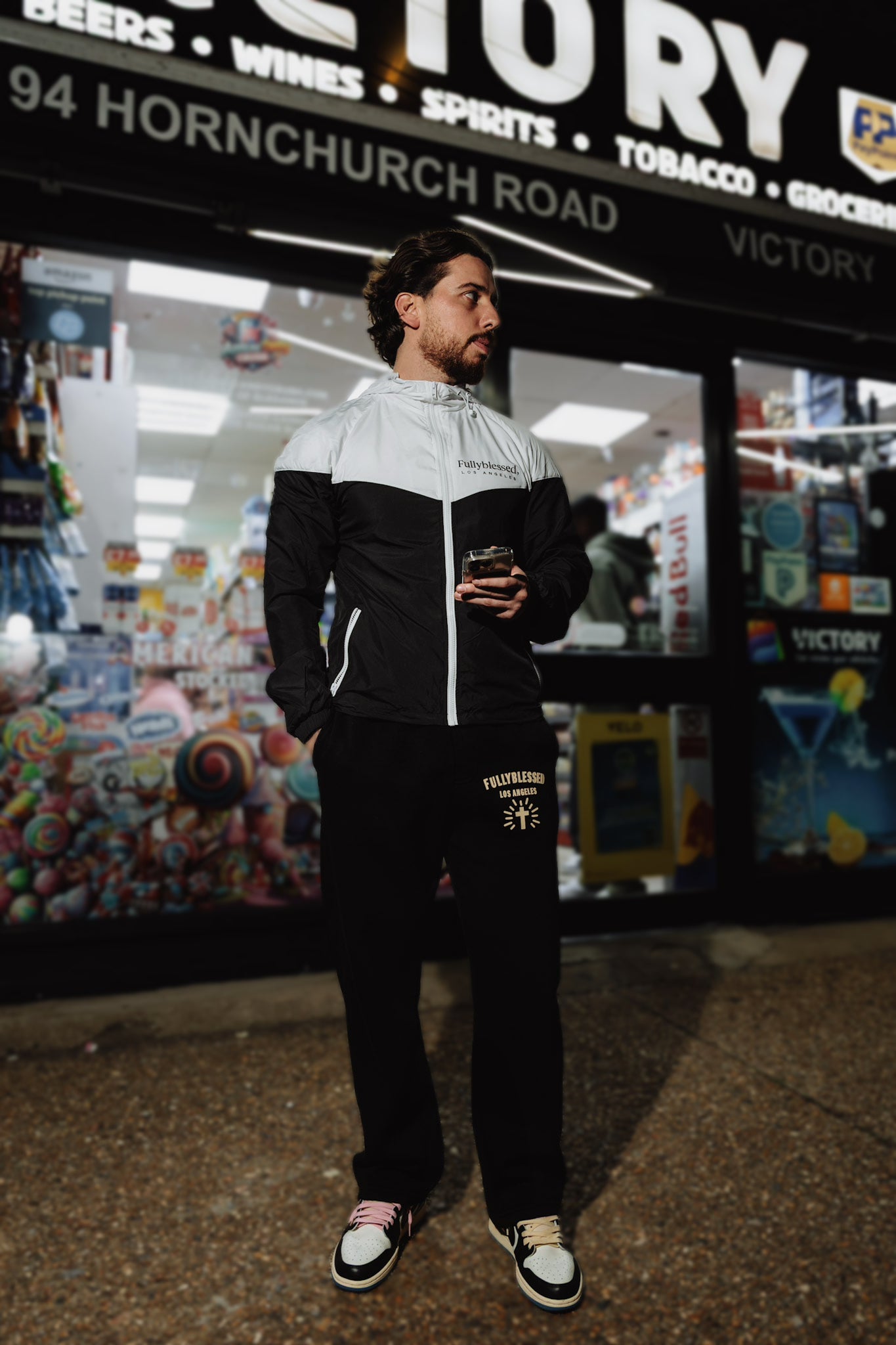 Essential Windbreaker - White/Black