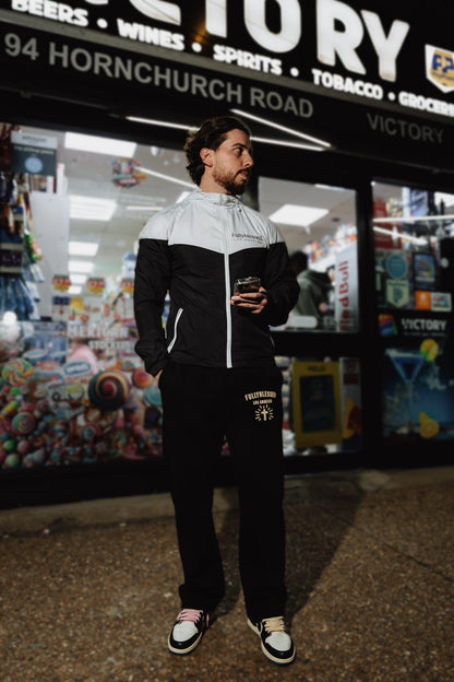 Essential Windbreaker - White/Black